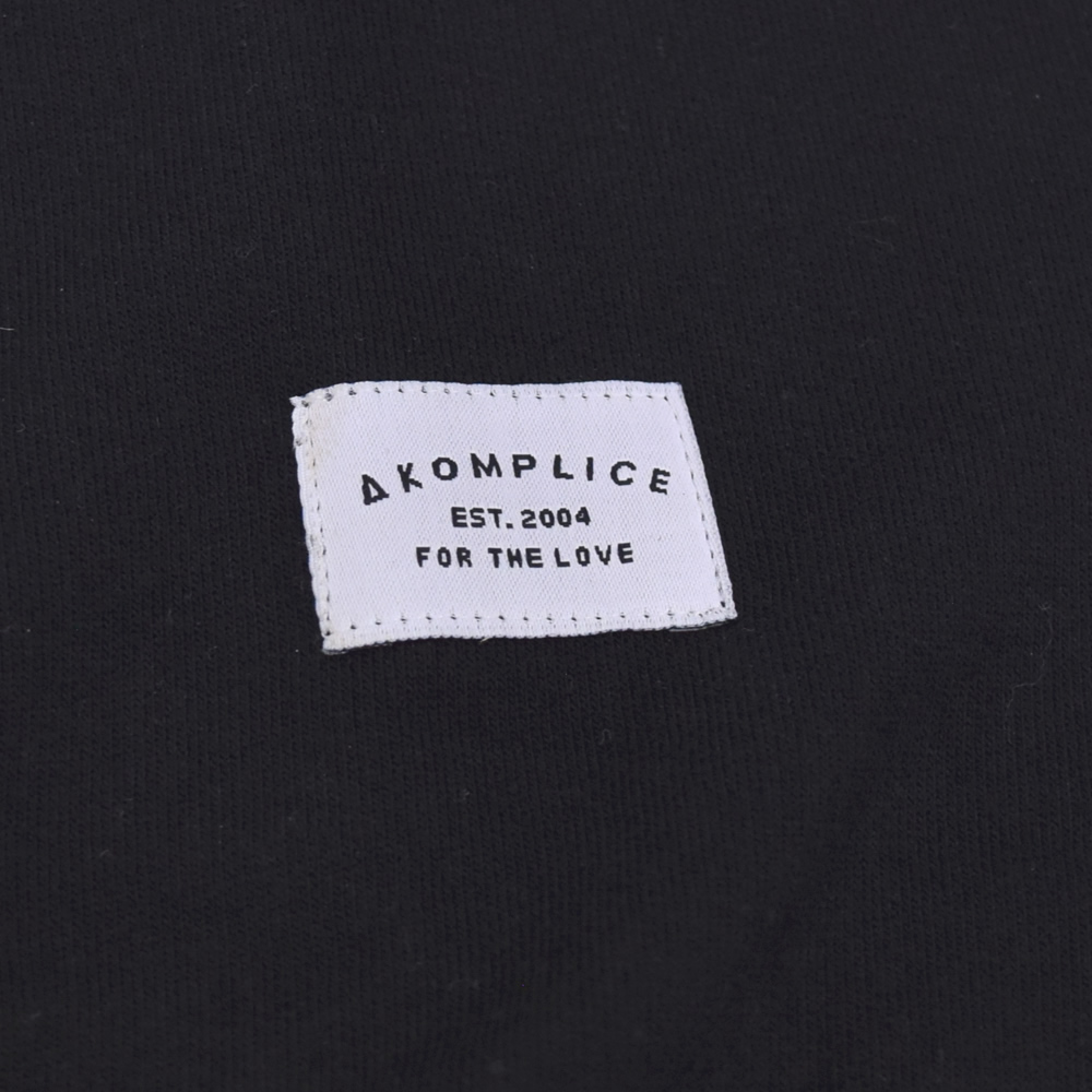 AKOMPLICE (アコンプライス) トレーナー メンズ SCRIPT CN CREW APPT012