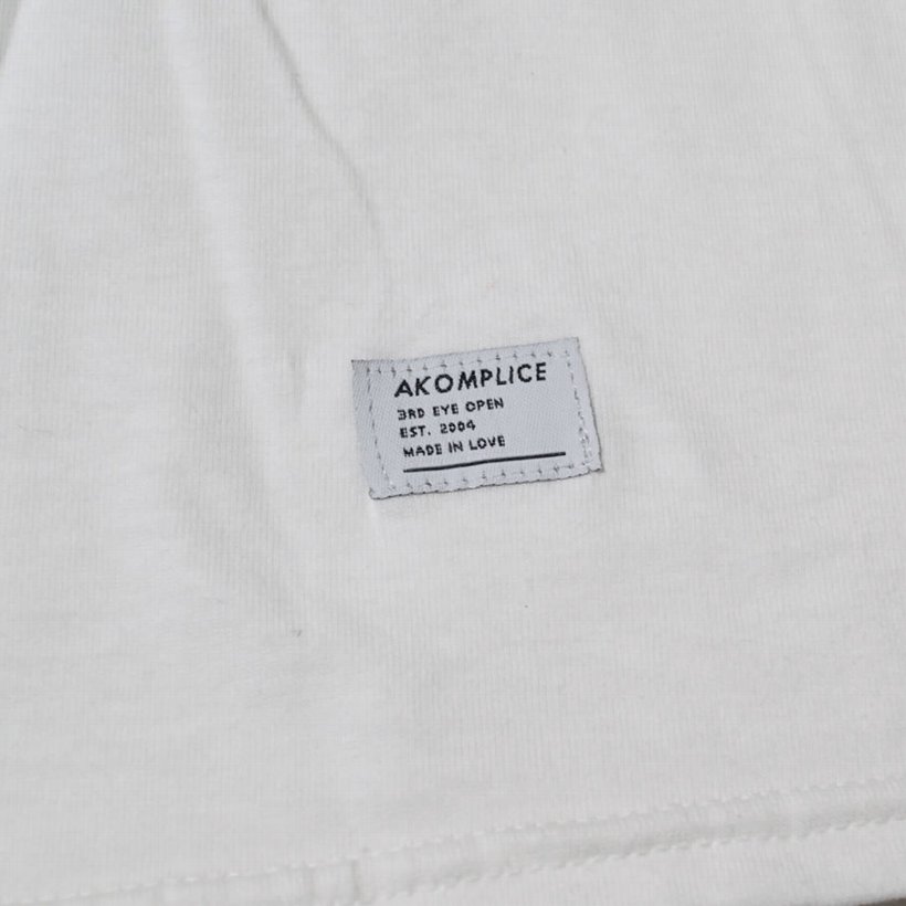 AKOM PLICE アコンプライス Tシャツ