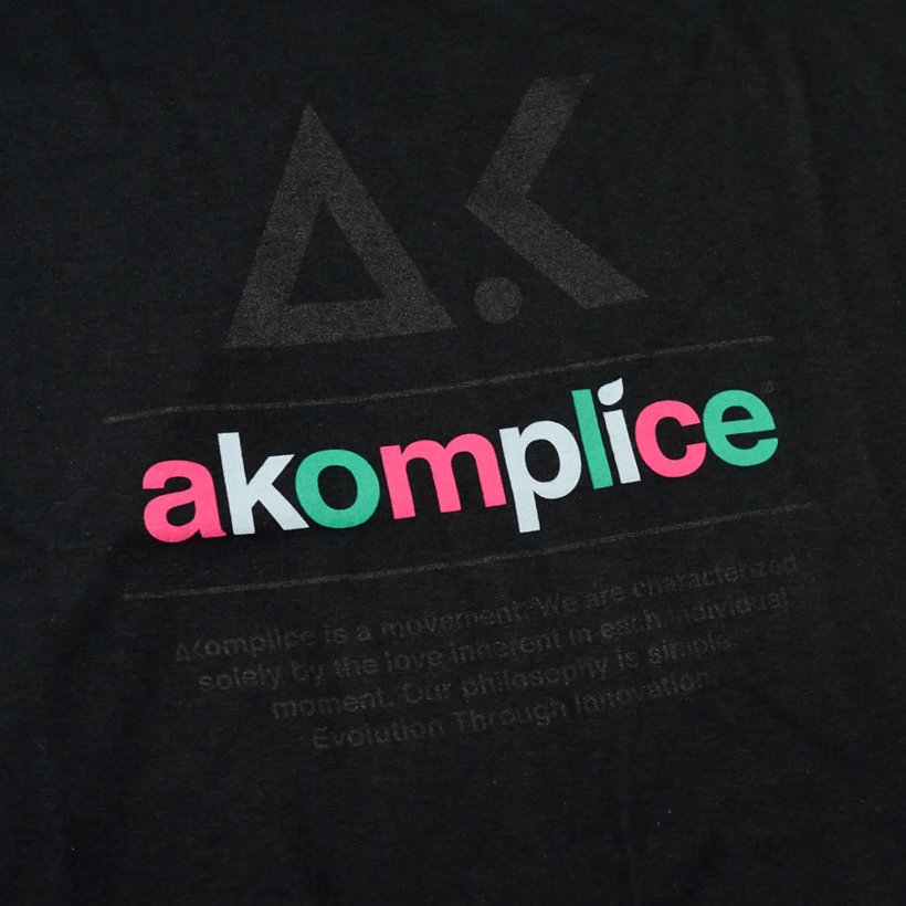 AKOM PLICE アコンプライス Tシャツ
