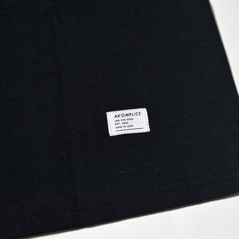 AKOM PLICE アコンプライス Tシャツ
