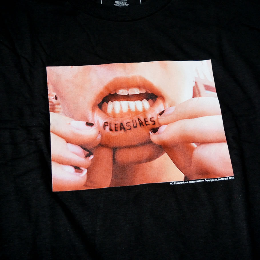 PLEASURES プレジャーズ Tシャツ メンズ 長袖 ロンT プリント TATTOO LONG SLEEVE 黒 大きいサイズ 2018秋冬 新作